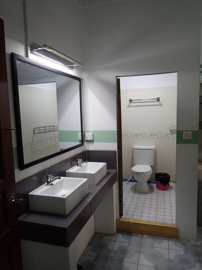 Lazy Gecko Guesthouse Phnom Penh Bagian luar foto