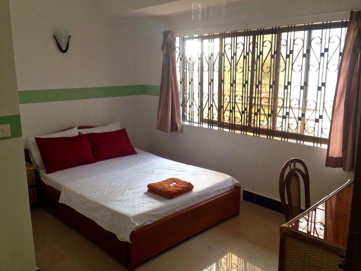 Lazy Gecko Guesthouse Phnom Penh Bagian luar foto