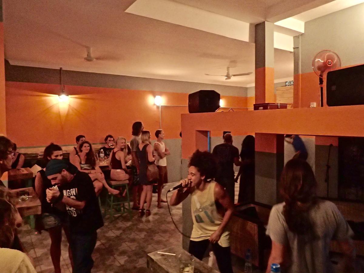 Lazy Gecko Guesthouse Phnom Penh Bagian luar foto